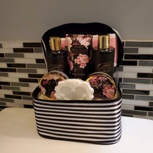 Bath gift set. Add to your bundle & get this FREE!